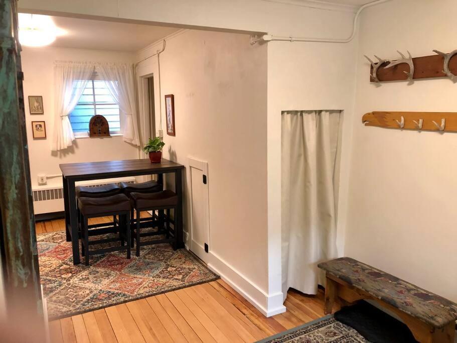 Coastal Cabin - Downtown Historical Log Home アンカレッジ エクステリア 写真